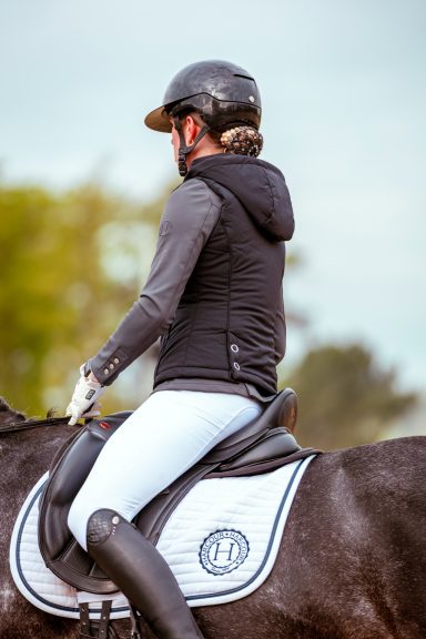 Tessa Ottenhof rijdt dressuur met een perfect passend zadel van Equilibrium